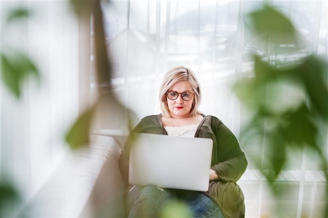 Woman on the computer Woman on the computer