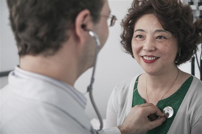 Woman having cardiology checkup