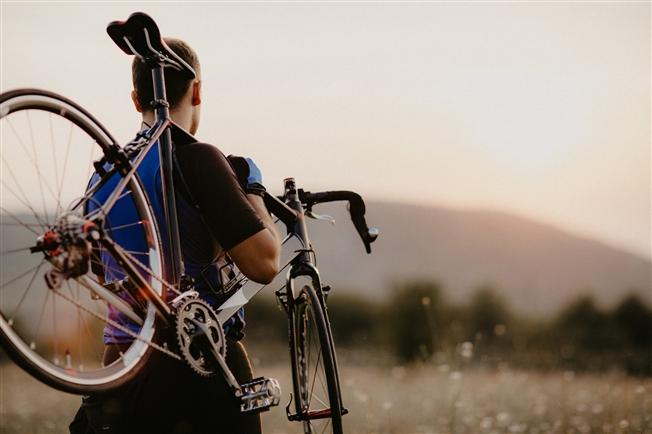 Man carrying mountain bike