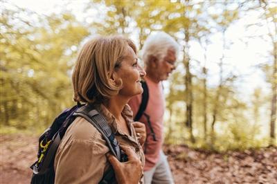 Hiking couple with asthma
