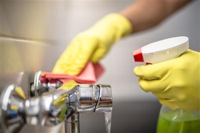 Cleaning sink faucet 