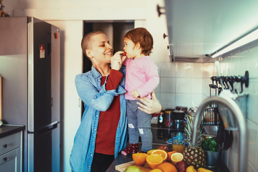Woman making a healthy breakfast with her daughter.