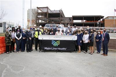 Group photo of Main Line Health leadership at Riddle Hospital topping off ceremony